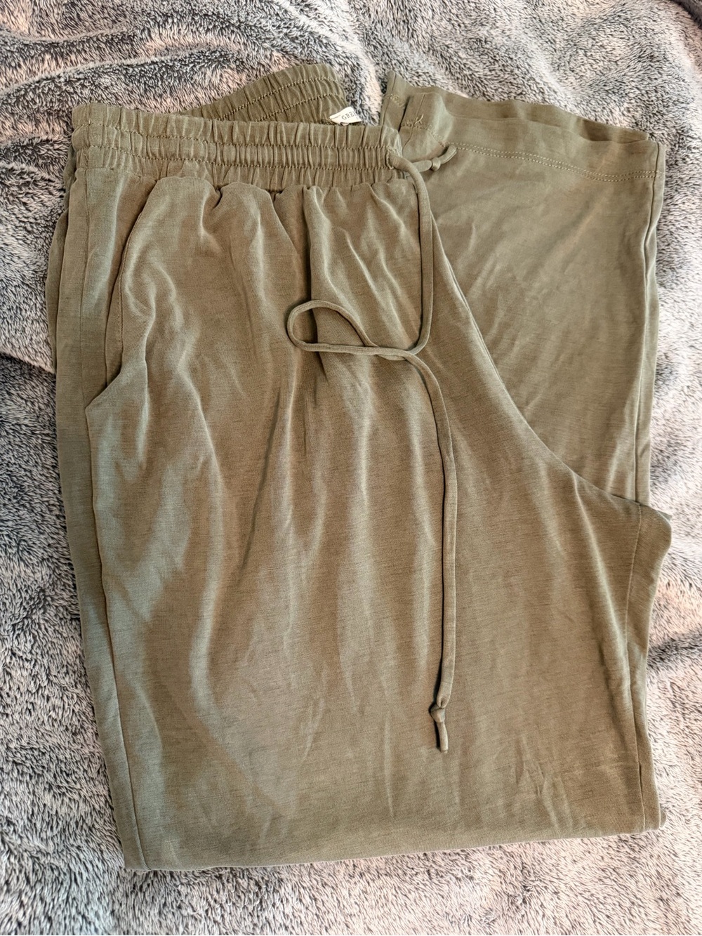 Green Envelope Olive Stretchy Drawstring Cropped Pants (Modal)